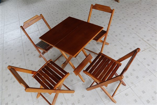 Jogo de Mesa e Cadeiras